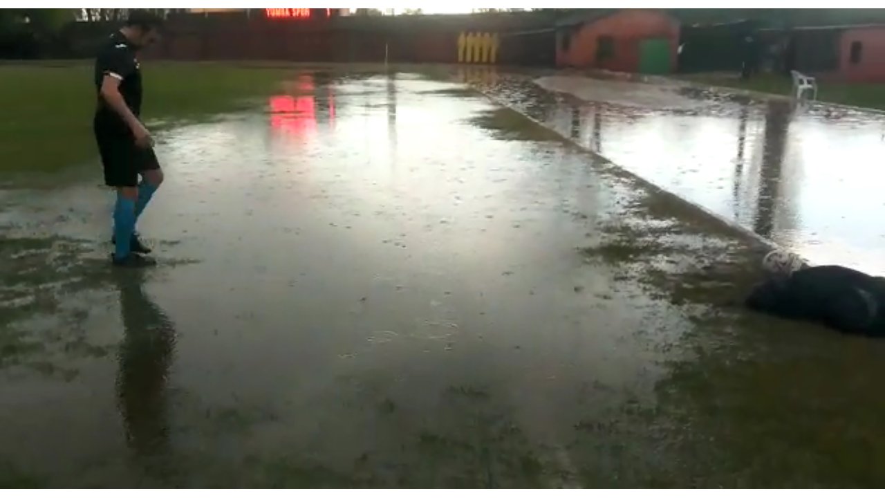 Edirnespor - Yomraspor Maçı Yağış Nedeniyle Ertelendi