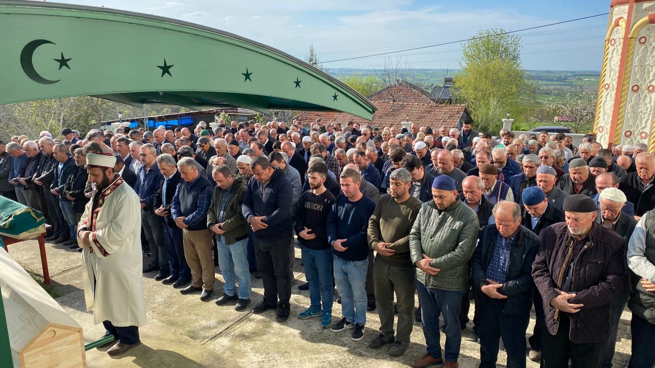 Derede Boğulan Baba Ve Kızı Son Yolculuklarına Uğurlandı