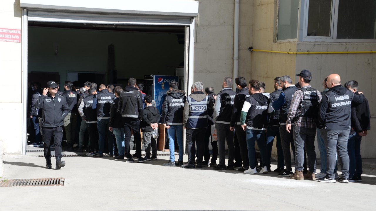 Diyarbakır’daki 'kökünü Kurutma Operasyonu'nda 111 Şüpheli Daha Adliyede