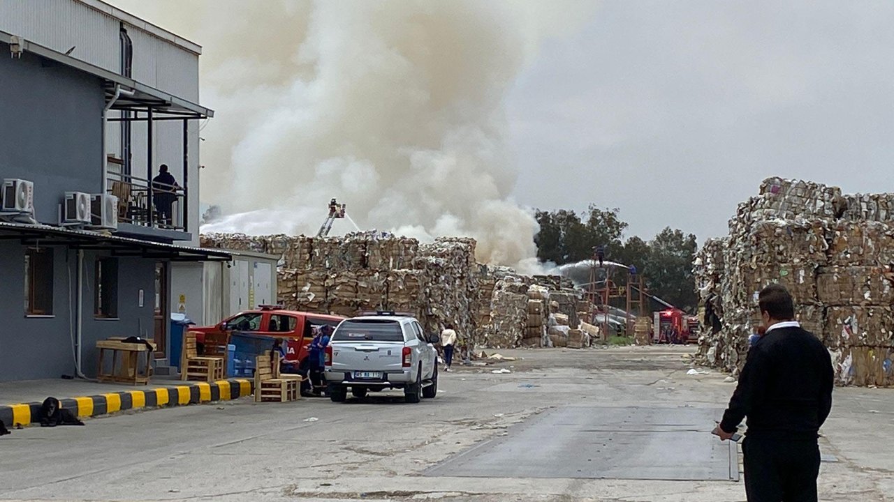 Geri Dönüşüm Tesisinde Çıkan Yangın, 1 Saatte Kontrol Altına Alındı
