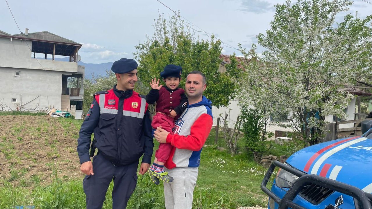 Kaybolan 3 Yaşındaki Kağan'ı Jandarma Buldu