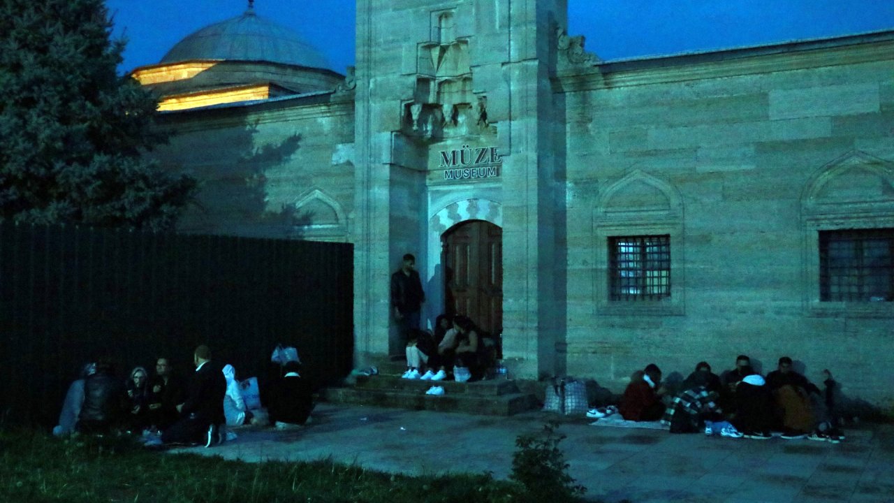 Batı Trakyalı Soydaşlar Oruçlarını Selimiye Camisi Bahçesinde Açtı