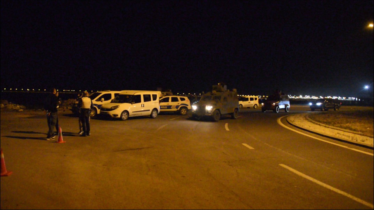 Diyarbakır’da Polisin 'dur' İhtarına Uymayan Şüpheli Ateş Açtı; Operasyon Başlatıldı