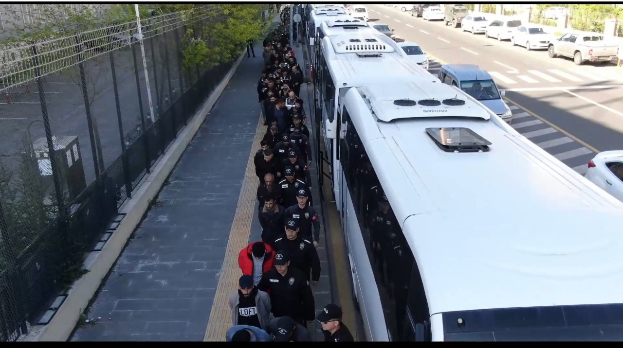 Diyarbakır'daki 'kökünü Kurutma Operasyonu'nda 133 Kişi Tutuklandı