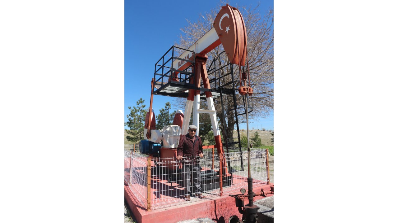 Baba Ve Oğlunun Emekli Olduğu Petrol Kuyusu 75 Yıldır Üretimde