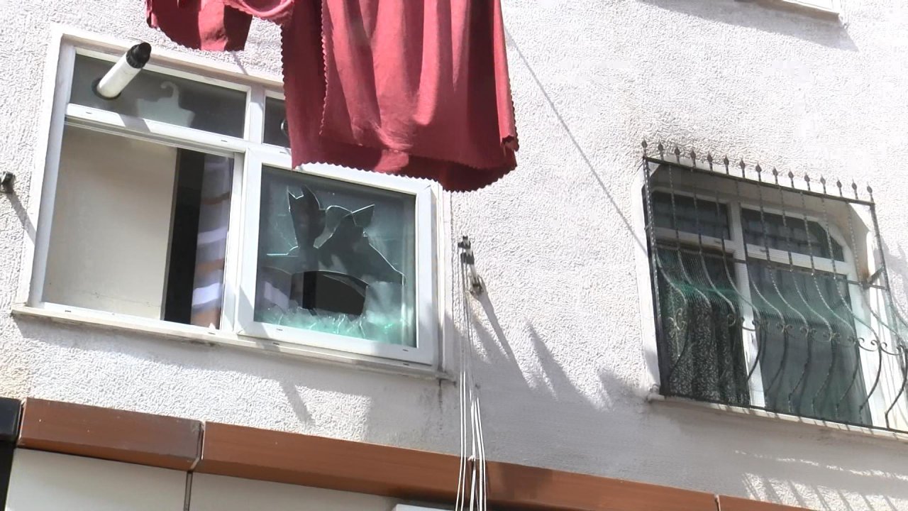 Zeytinburnu'nda Sosyal Medyaya Video Çekerken Evi Yaktı; Can Pazarı Yaşandı