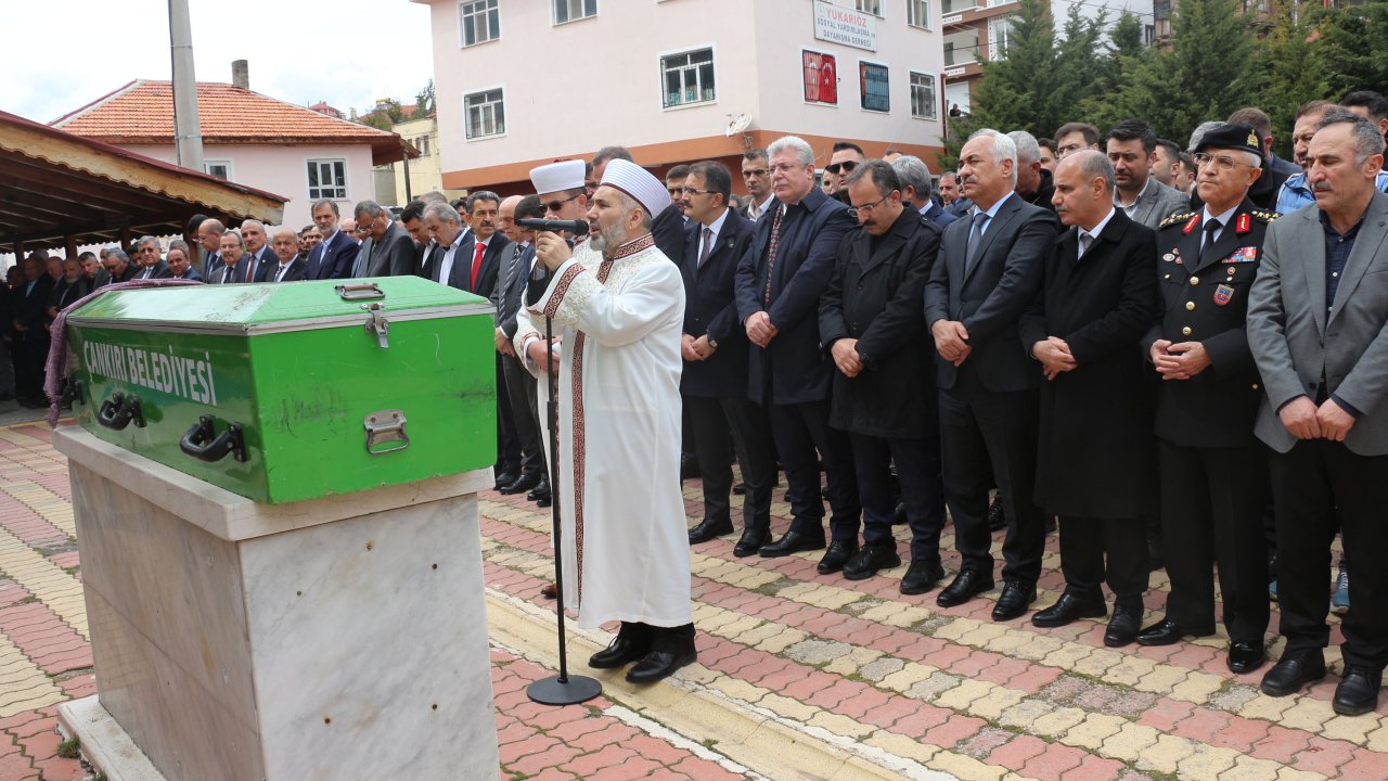 İçişleri Bakan Yardımcısı Çataklı'nın Annesi Son Yolculuğuna Uğurlandı