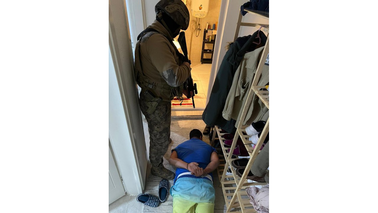 Uyuşturucu Operasyonunda, Açılmayan Kapılar 'koçbaşıyla' Kırıldı; 31 Gözaltı