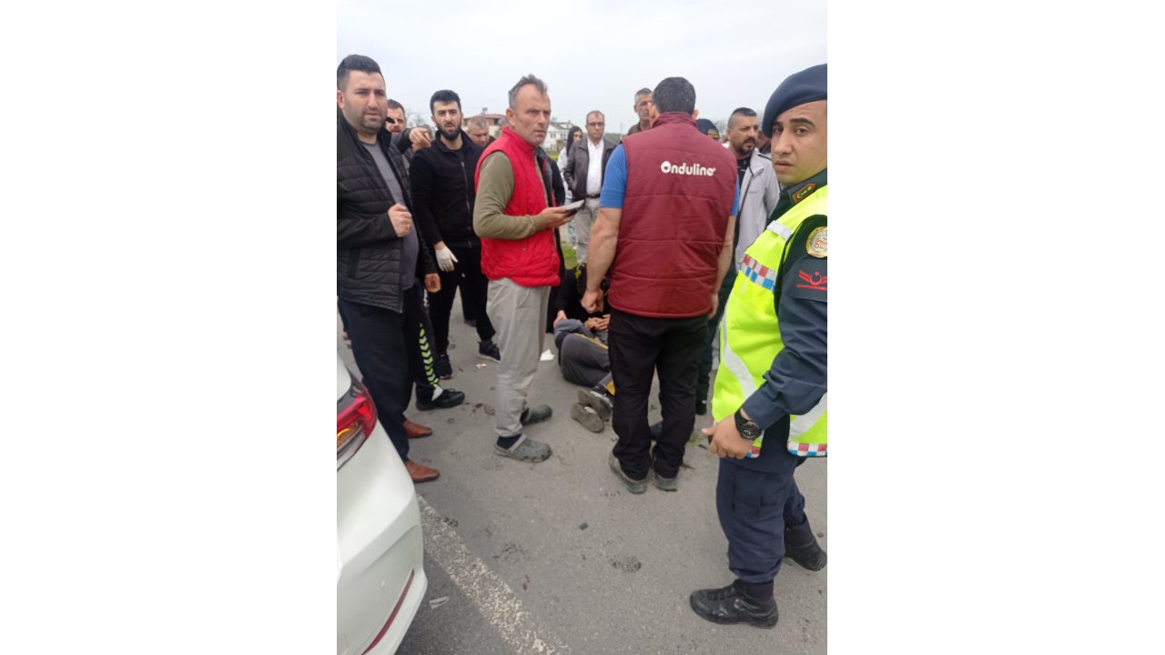 Otomobilin Çarptığı Elektrikli Motosikletteki 3 Çocuk Ağır Yaralandı