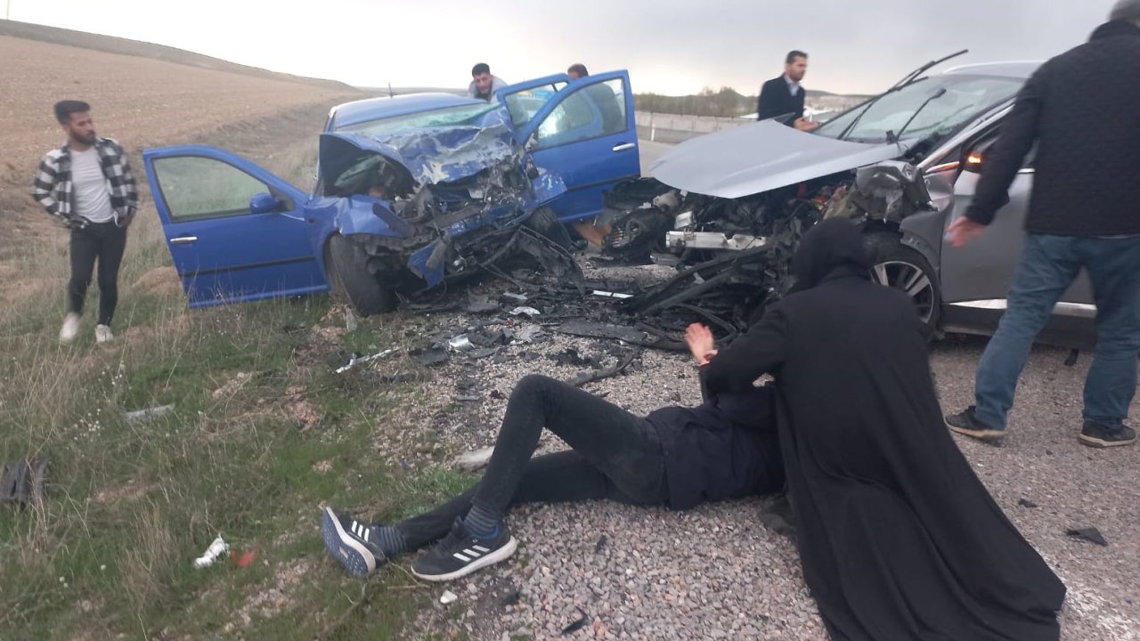 Sivas'ta Otomobil İle Cip Çarpıştı: 1 Ölü, 2 Yaralı