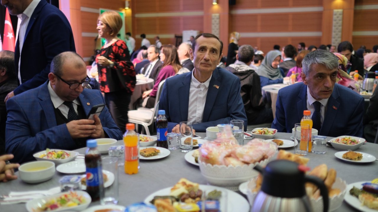 Ak Parti İstanbul İl Başkanlığı'nda 'engelsiz İftar Programı' Düzenlendi