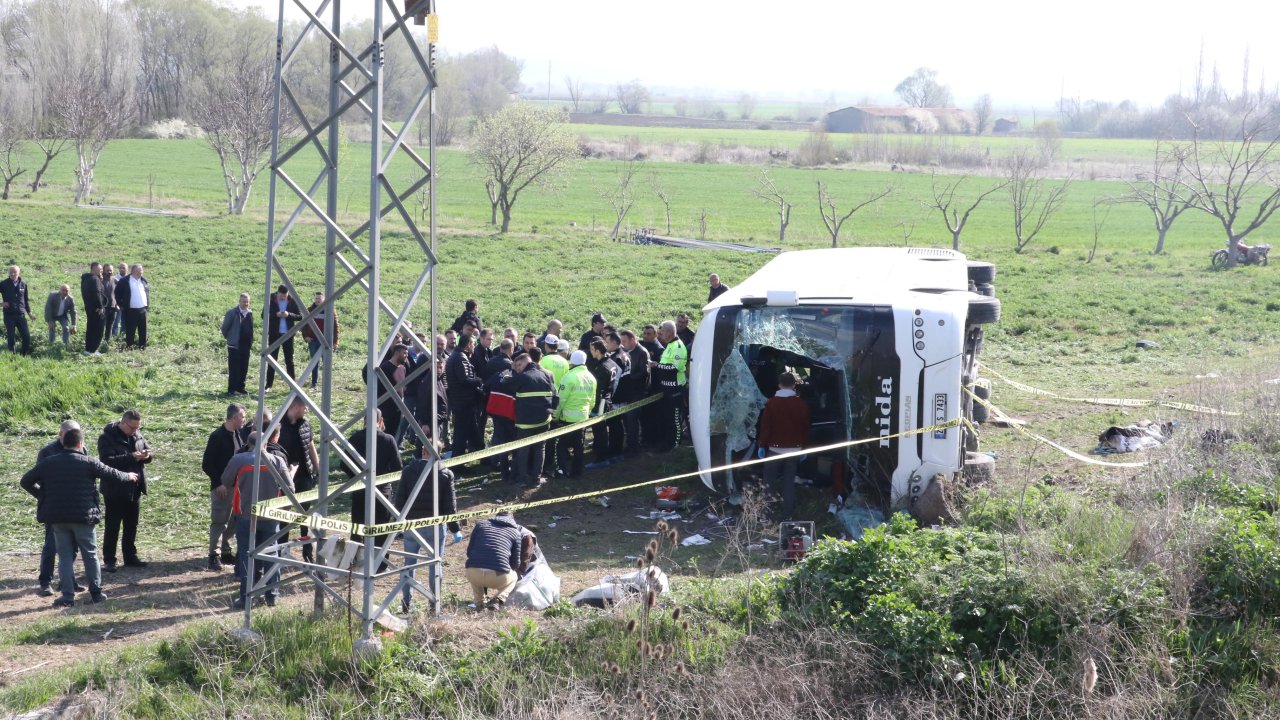 Eskişehir'de İşçi Taşıyan Otobüs Devrildi: 3 Ölü, 31 Yaralı
