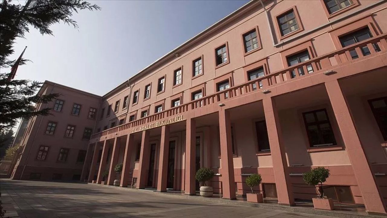 Adalet Bakanlığı Bu Şartları Karşılayanları Memur Yapacak! Bakanlıktan Güncel Memur İşe Alım İlanı!