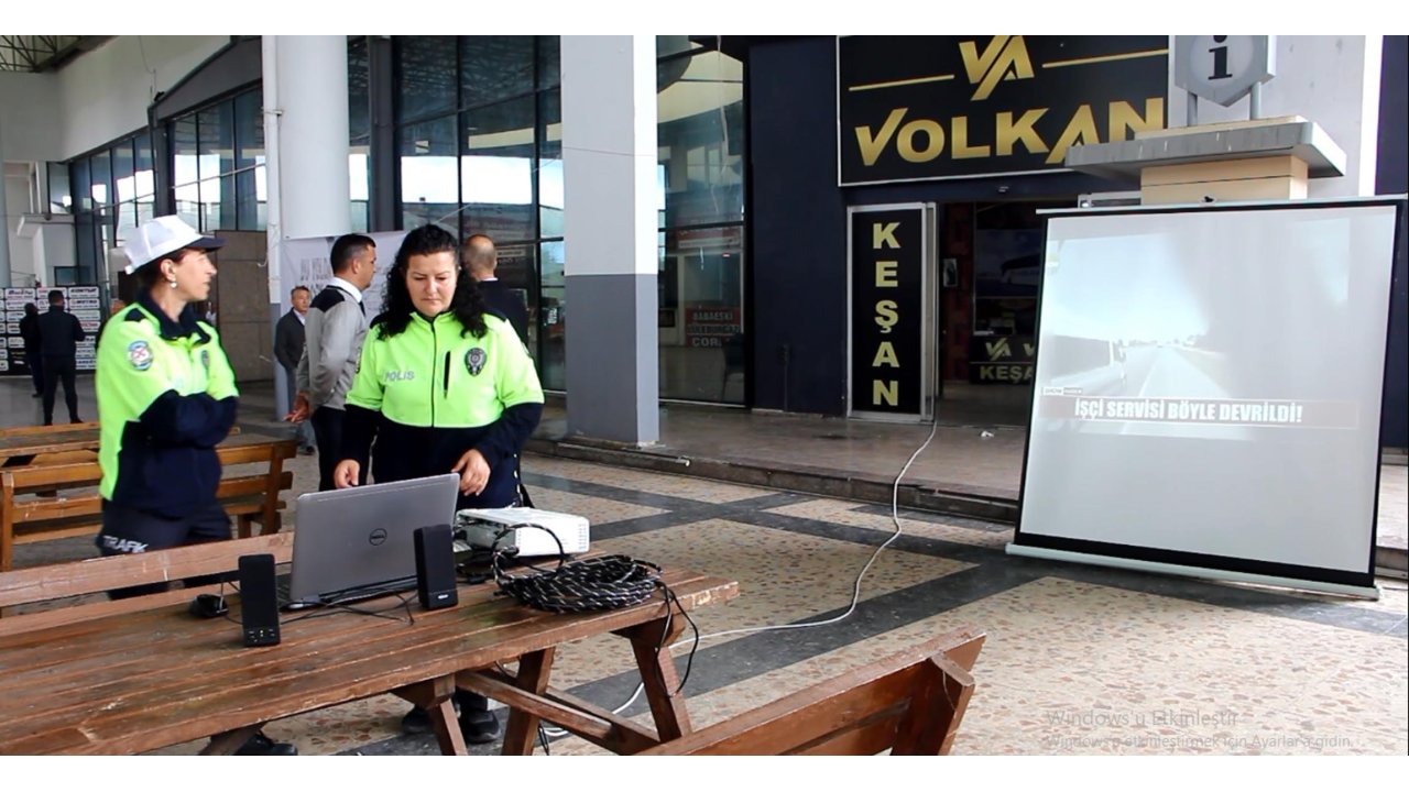 Otogarda Bayram Yolculuğu Öncesi Sinevizyon Gösterimiyle Emniyet Kemeri Uyarısı