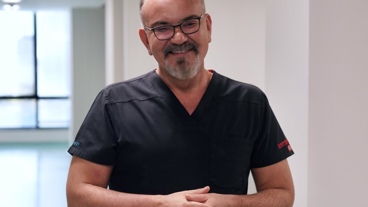 Dr. Koray Erdoğan: Saç Ekimi Yüzün Çerçevesini Yeniden Oluşturur