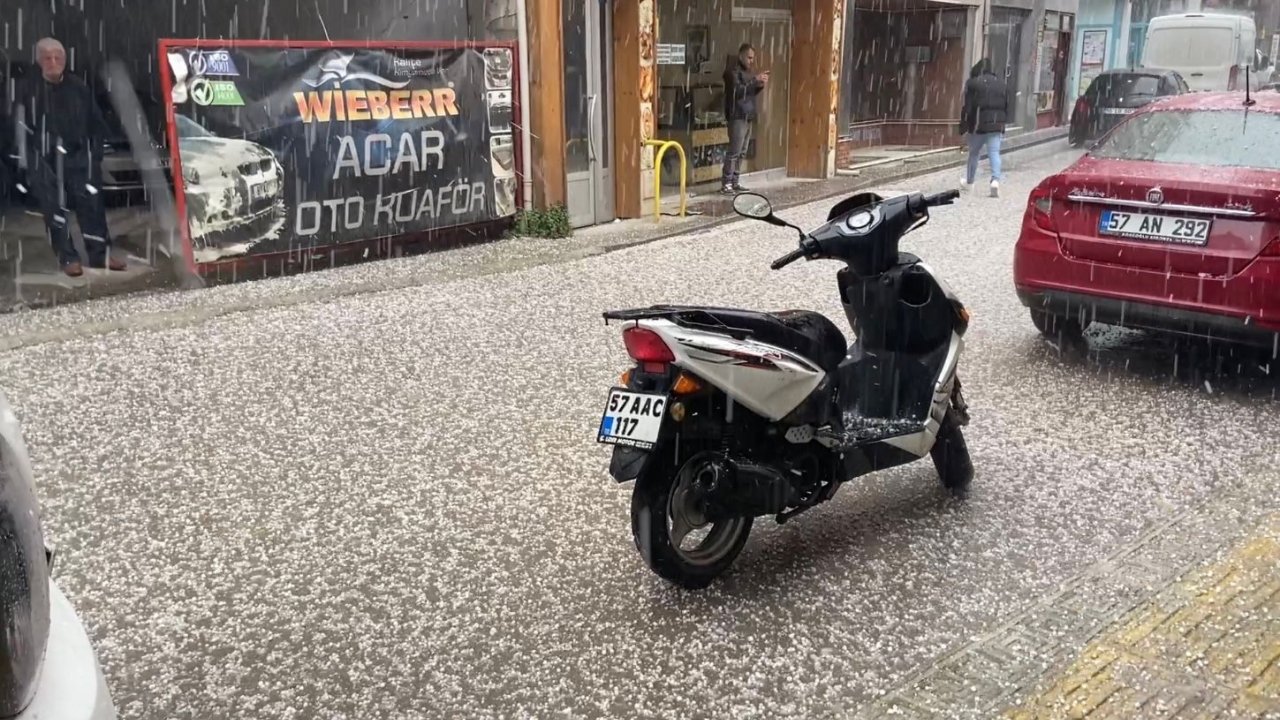 Sinop'ta Dolu Yağdı