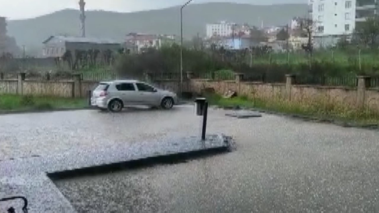 Diyarbakır’da Rüzgar Ve Dolu Yağışı Günlük Yaşamı Olumsuz Etkiledi