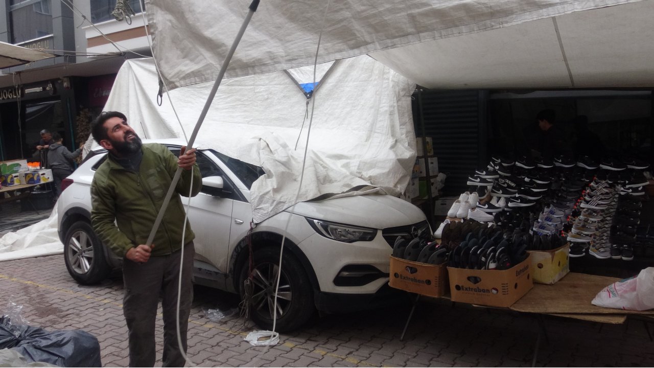 Avcılar’da Pazarda Bırakılan Aracı Çıkarma Çabası