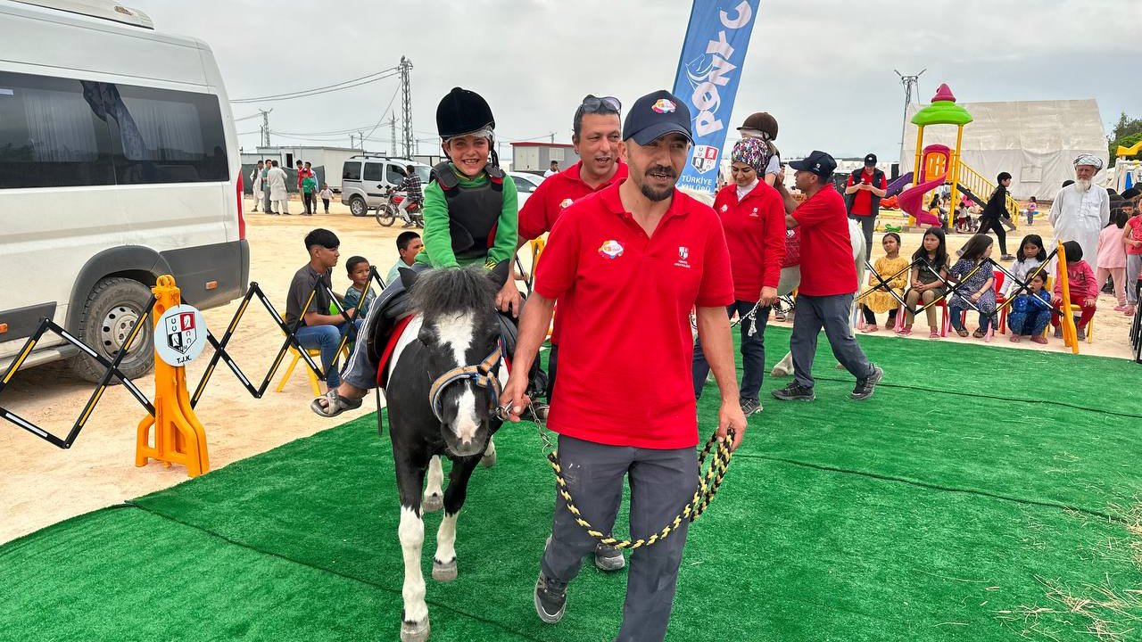 Çadır Kentte Yaşayan Çocuklara 'pony At' İle Moral