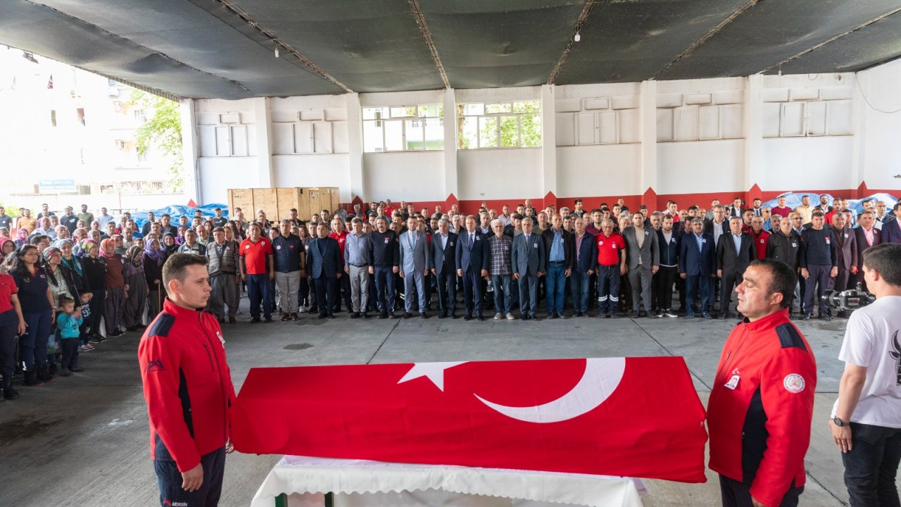 Mersin'deki Mobilya Fabrikası Yangınında 3 İşçi Ve 1 İtfaiye Eri Hayatını Kaybetti (3)