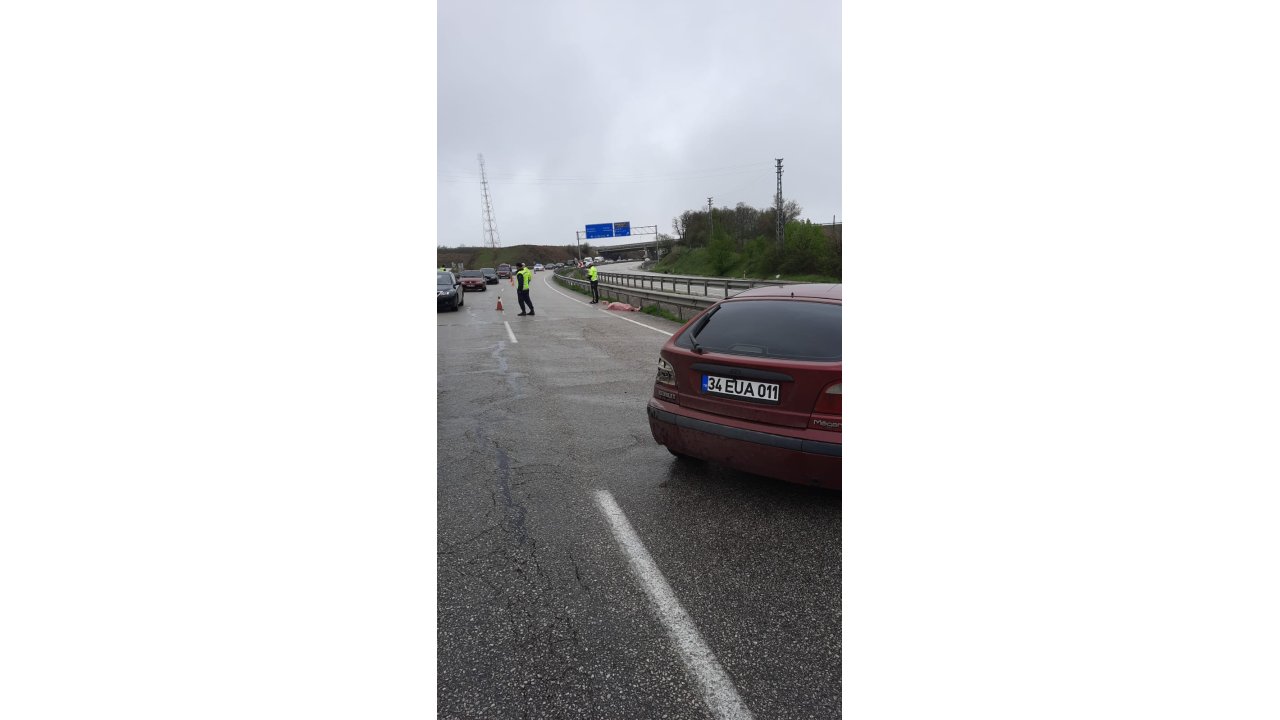 Bariyerlere Çarpıp Savrulan Otomobilden Kapıyı Açıp Düşünce Öldü