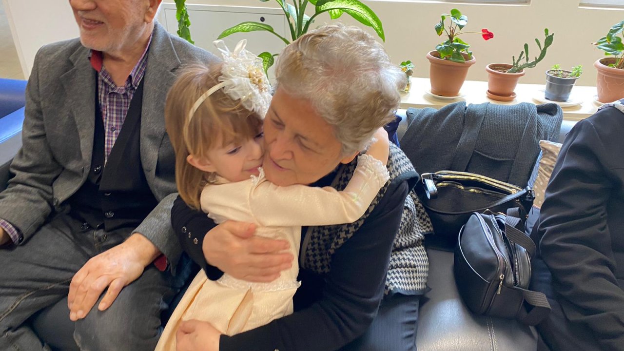 Çocuklardan Tuzla'daki Yaşlılar Merkezi’ne Bayram Ziyareti