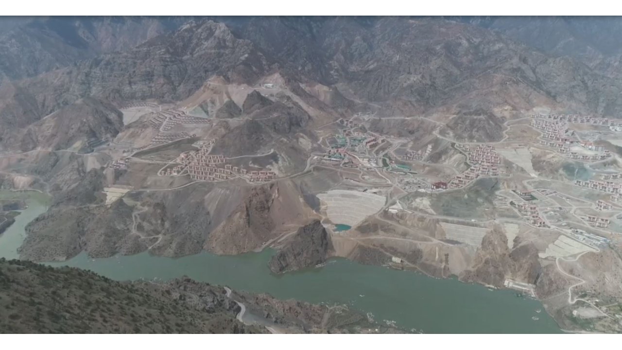 Yusufeli Barajı'nda Su Seviyesi 112 Metreyi Aştı; Eski-yeni İlçe Aynı Karede