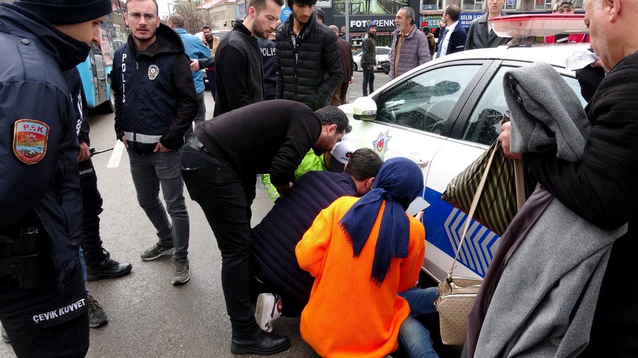 Kız Arkadaşına Arkadaşlık İsteği Göndereni, Karnından Bıçakladı