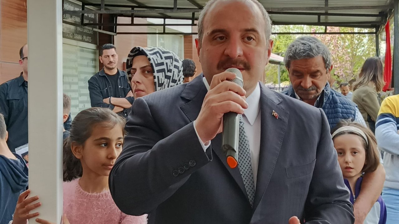 Bakan Varank: Bizim Gündemimizin Bir Numaralı Maddesi Depremzede Kardeşlerimiz