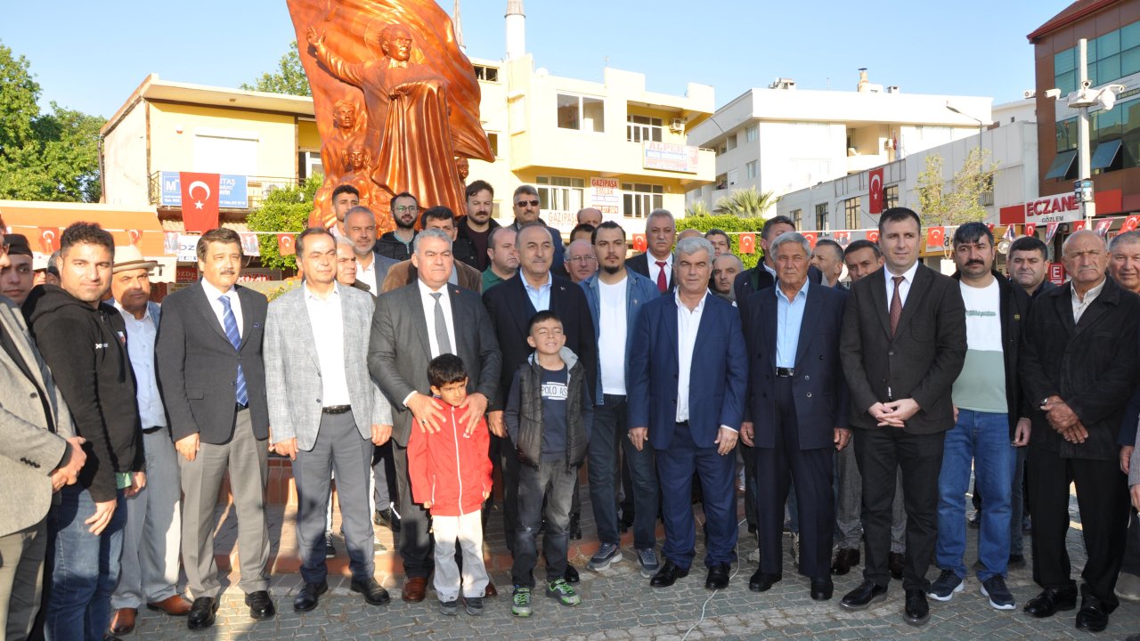 Bakanı Çavuşoğlu: Bayramda Depremzedeleri Yalnız Bırakmamak Gerekiyor