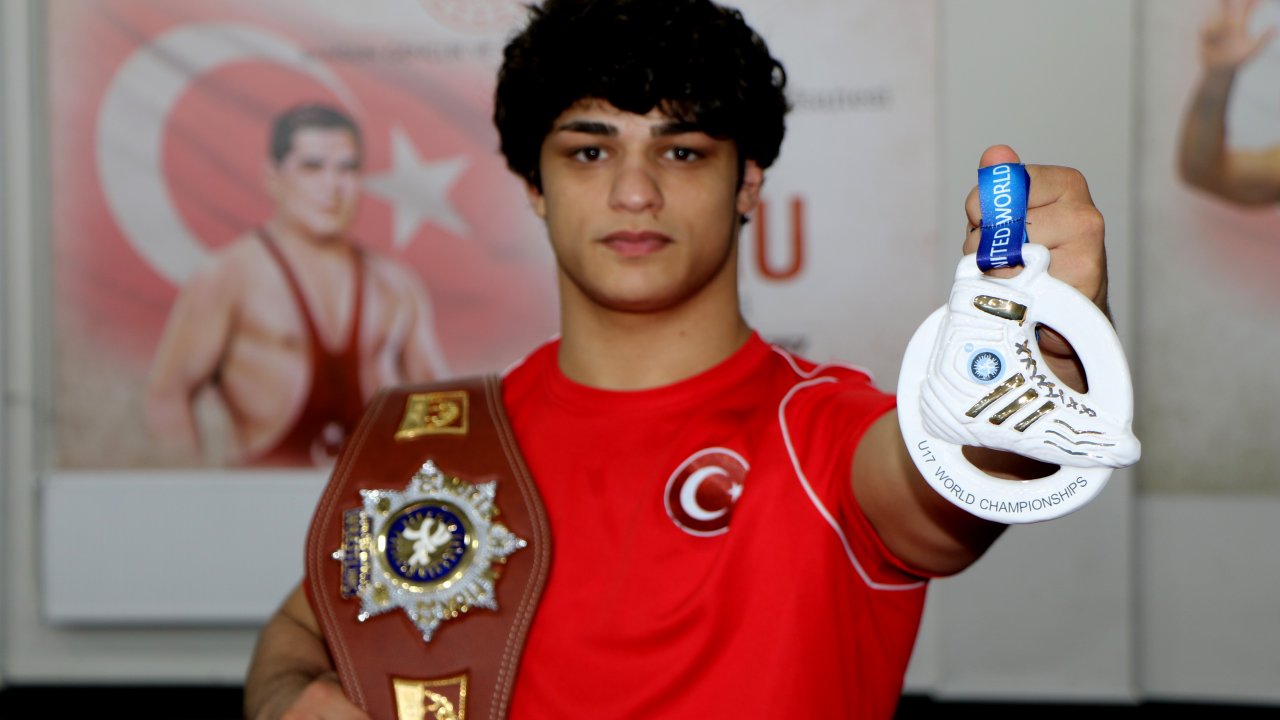 Milli Güreşçi Alperen Berber'in Hedefi Olimpiyat Şampiyonluğu