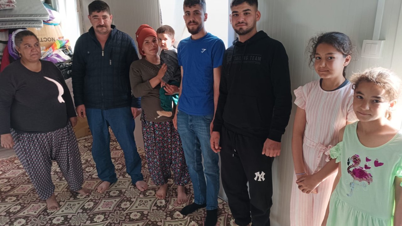 Nurdağı'nda Depremzedeler Bayramı Buruk Kutluyor