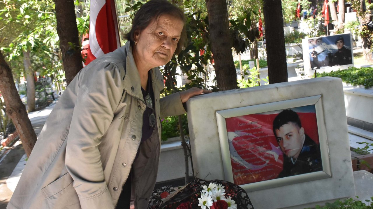 İzmir'de Şehitlikte Buruk Bayram