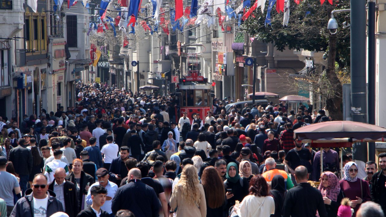 İstiklal Caddesi'nde Bayram Yoğunluğu