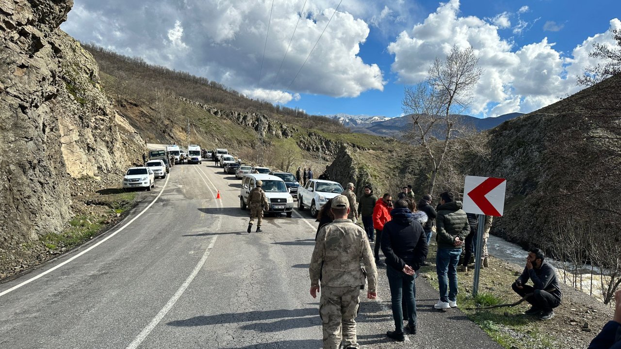 Munzur Çayı'na Otomobil Uçtu: 3 Kayıp