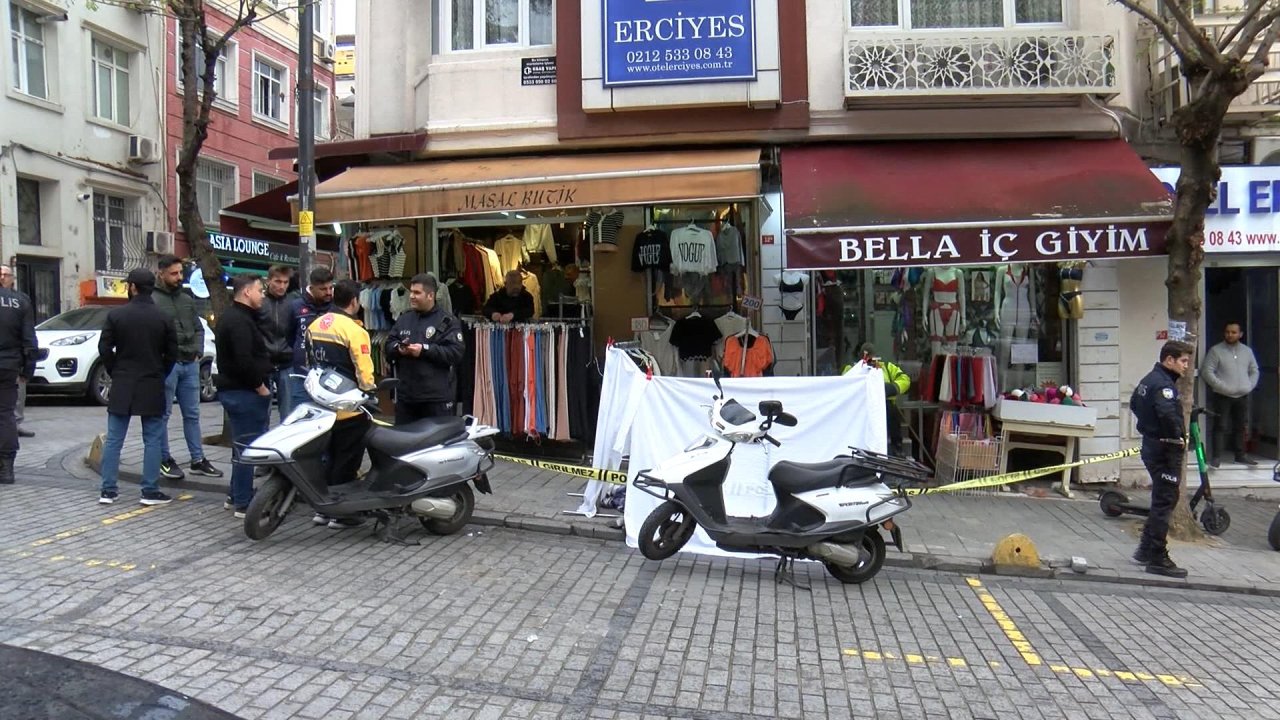 Fatih'te Görme Engelli Turistin Otel Odasından Düştüğü Anlar Kamerada