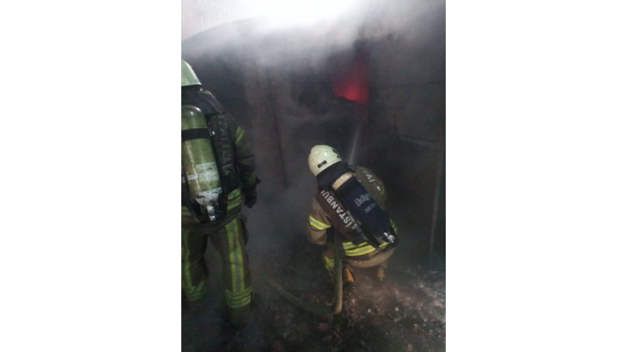 Silivri'de Mangal Kömürü Üretim Tesisinde Yangın