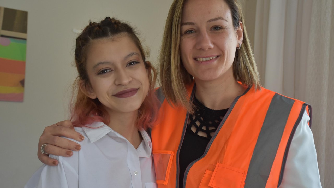 Kanseri Yenen Sevgi, Kendisi Gibi Kanser Hastalarına Umut Işığı Oluyor