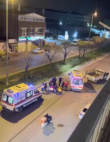 Avcılar’da Kamyonetin Kasasından Düşüp Yaralandı