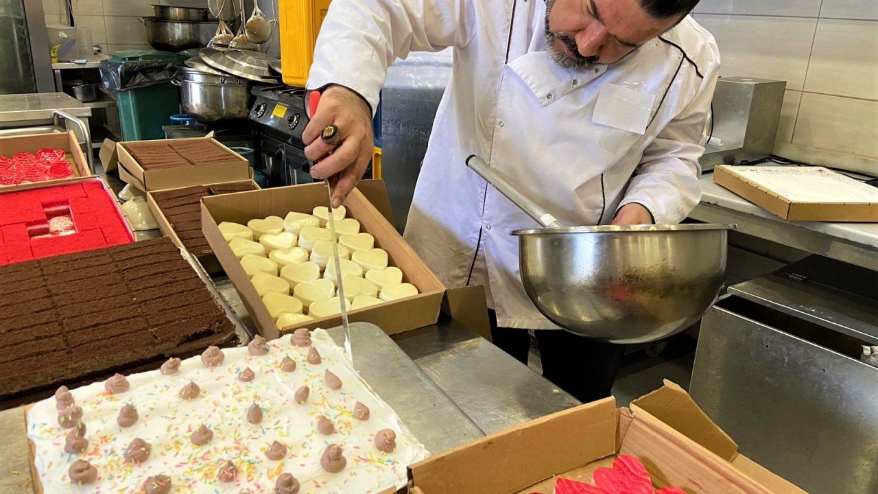 Depremzede Çocuklara 23 Nisan İçin 23 Bin Dilim Pasta Hazırlandı