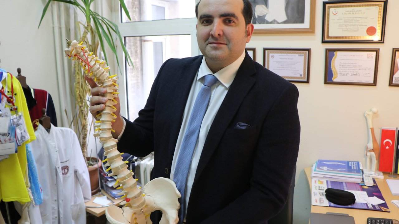 Doç. Dr. Coşkun’dan Annelere Uyarı: Skolyoz Konusunda Dikkatli Olunmalı