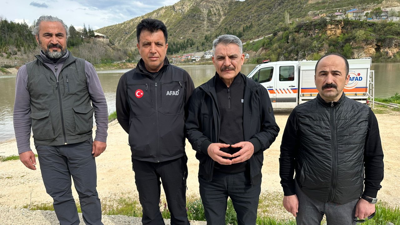 Munzur Çayı'na Uçan Otomobildeki 3 Kişi Aranıyor (2)