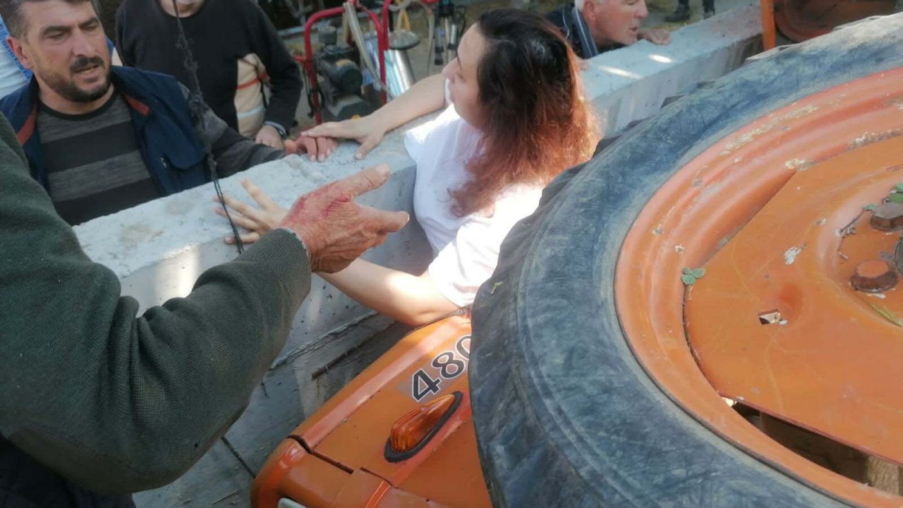 Traktör Şarampole Devrildi: 2'si Çocuk, 6 Yaralı