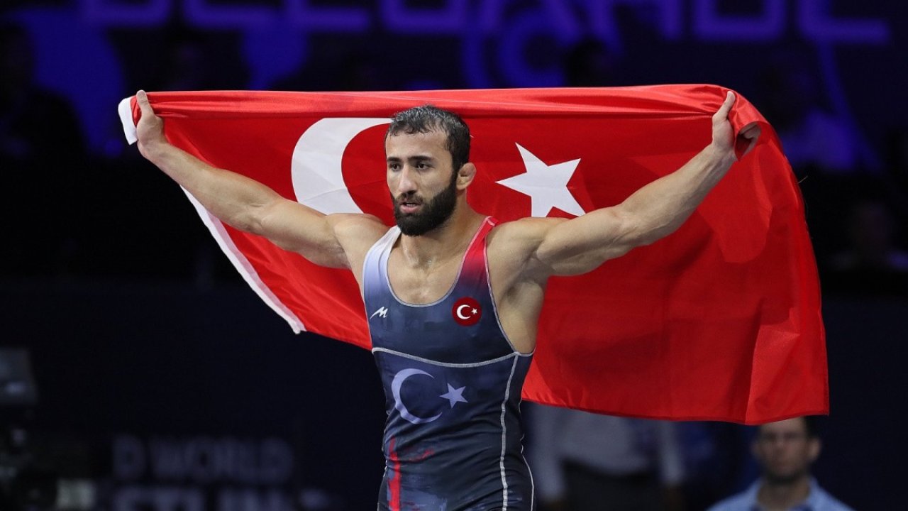 Avrupa Güreş Şampiyonası'nda Burhan Akbudak Finale Yükseldi