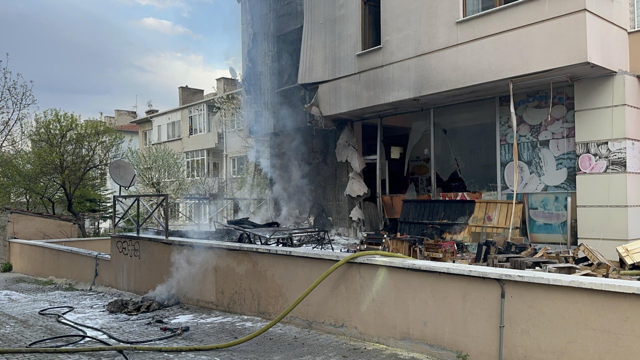 Eskişehir'de, 7 Katlı Binada Çıkan Yangın Korkuttu