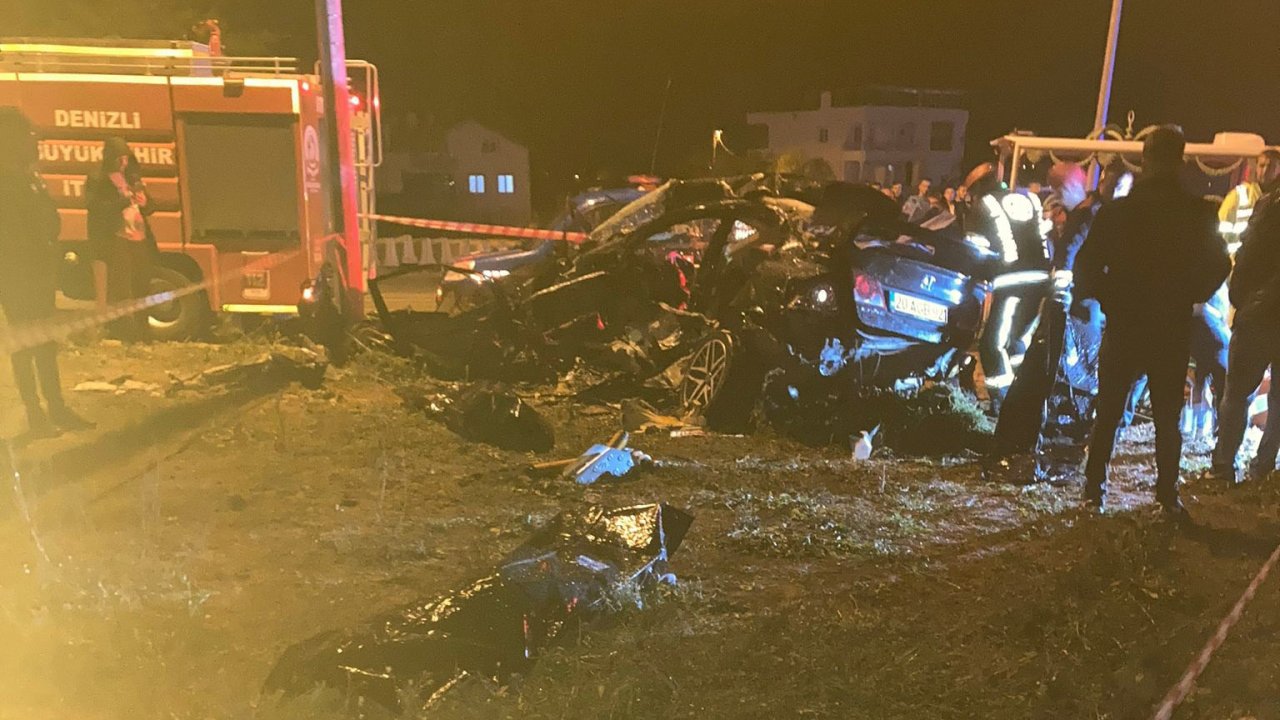 Denizli'de Otomobil İle Minibüs Çarpıştı: 4 Ölü, 3 Yaralı