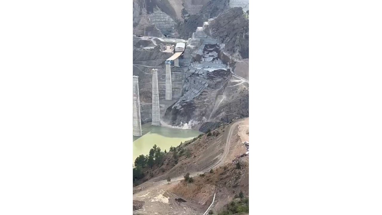 Yusufeli'ndeki Heyelanda, İnşası Süren Viyadük Zarar Görmedi