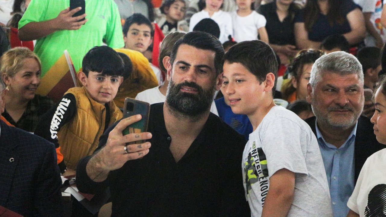 Fenerbahçeliler, 23 Nisan'ı Depremzede Çocuklarla Kutladı