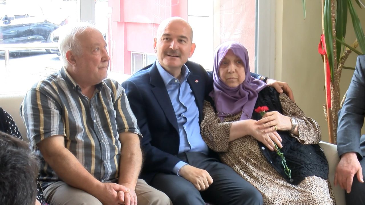 Bakan Soylu Sarıyer'de Huzurevini Ziyaret Etti