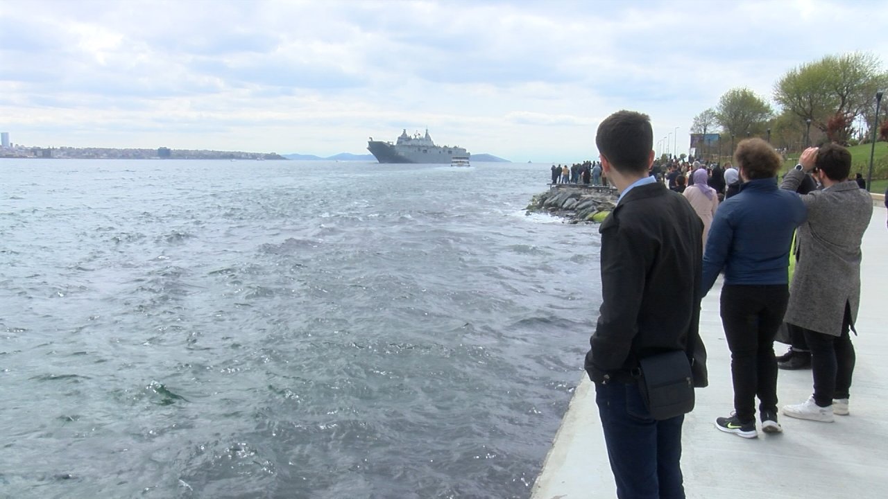 Tcg Anadolu'nun Yapımında Çalışan Personeller, Boğazdan Geçişini Gururla İzledi